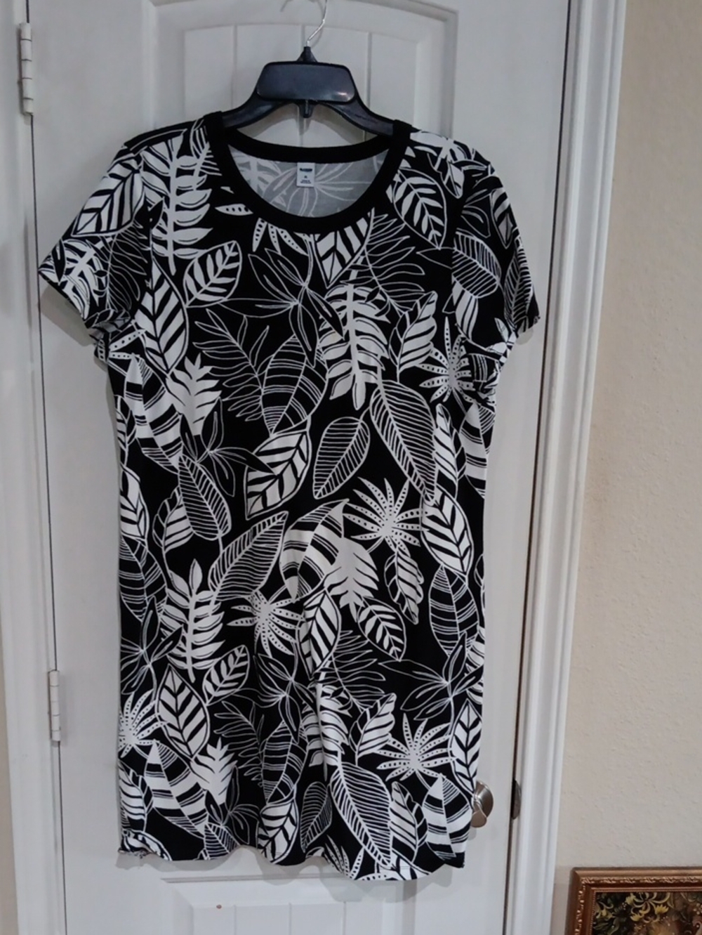 Old Navy Black Botanical Print Fitted Crew-Neck Tee Dress — Size XL
